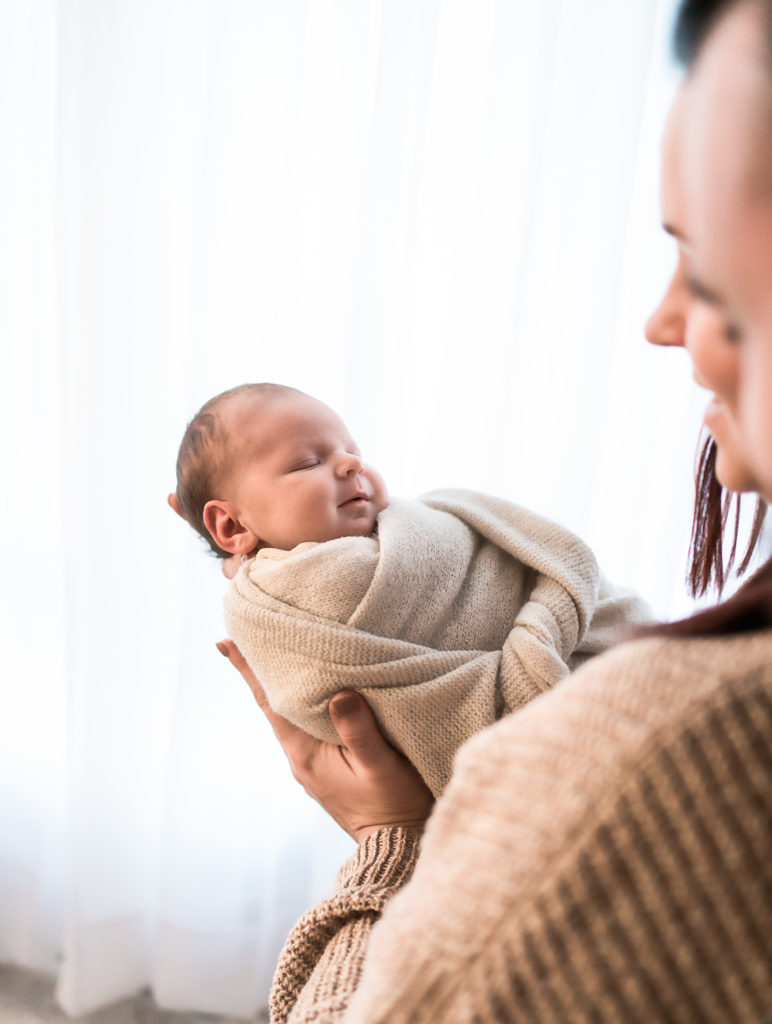 Buffalo, NY and WNY Newborn Photographer. Lifestyle and In studio Newborn Photography. Jessica Stewart Photography