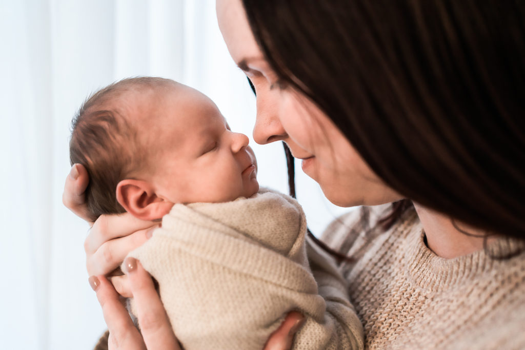 Buffalo, NY and WNY Newborn Photographer. Lifestyle and In studio Newborn Photography. Jessica Stewart Photography