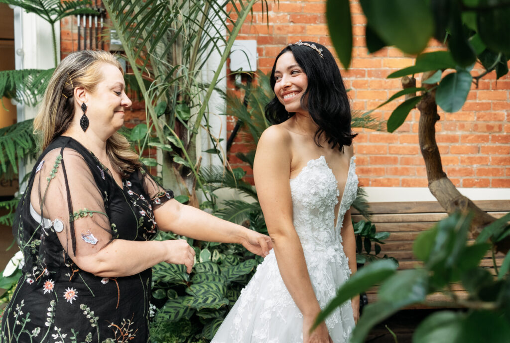 Buffalo NY wedding photographer Rochester NY wedding photographer WNY wedding photographer The Botanical Gardens Buffalo NY