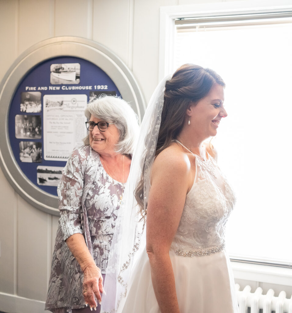 Lewiston NY Wedding Photographer WNY wedding photographer Buffalo NY wedding photographer Buffalo Launch Club Grand Island NY Wedding photographer ( (375)