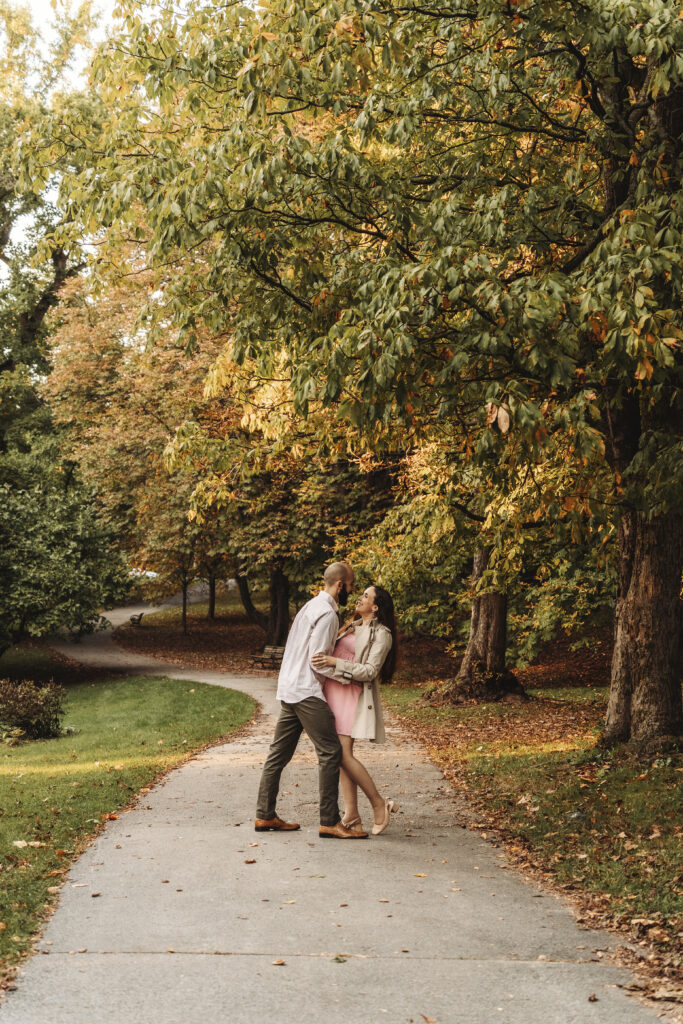 Buffalo, NY maternity Photographer Rochester, NY maternity Photographer WNY maternity Photographer and Finger Lakes Region maternity Photographer Highland Park Rochester NY George Eastman Museum
